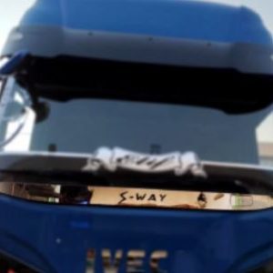 LOGO DECORATIVO CROMADO PARTE DELANTERA IVECO (S-WAY)