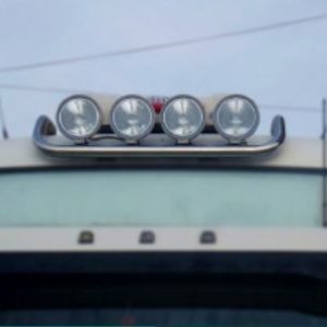 BARRA DE TECHO ESTRECHA CROMADA PARA 4 ANTINIEBLAS VOLVO (FH2-FH3)
