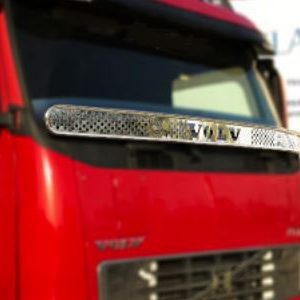 ATRAPAPIEDRAS CROMADO VOLVO (FH2-FH3)