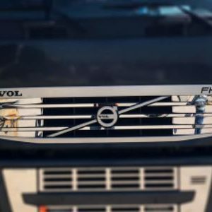 REJILLA SUPERIOR CROMADA VOLVO (FH3)