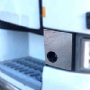 MOLDURA CROMADA REGULADOR CABINA VOLVO (FH4)