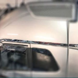 MOLDURA CROMADA PARTE SUPERIOR LATERAL CABINA VOLVO (FH4)