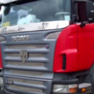 Atrapapiedras cromado para cabina – compatible con Scania R Serie (2004–2016)