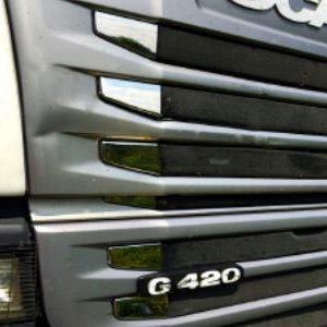 EMBELLECEDOR CROMADO CALANDRA SCANIA (G420)