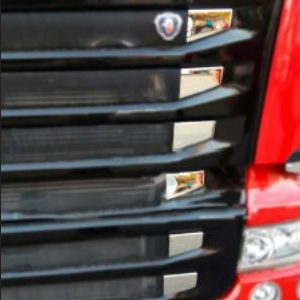 EMBELLECEDOR CROMADO PARTE SUPERIOR CALANDRA SCANIA (STREAMLINE)