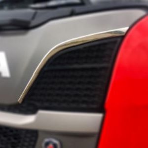 EMBELLECEDOR CROMADO PARTE SUPERIOR CALANDRA SCANIA (NG SC S/R)